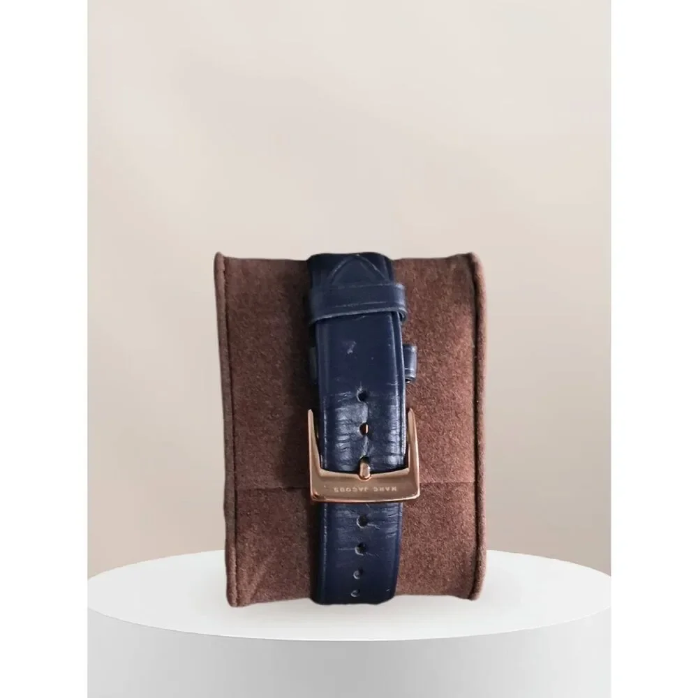 Marc Jacobs Vic MJ1523 watch featuring a rose gold-tone case